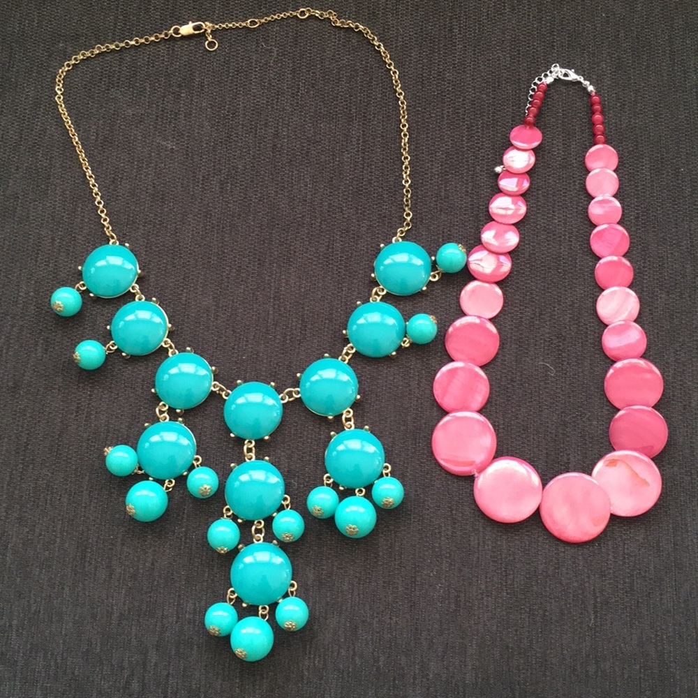 Lot of 2 necklaces